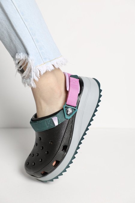 crocs - اسود+ زهري <br> <span class='text-color-warm'>نفدت الكمية</span>