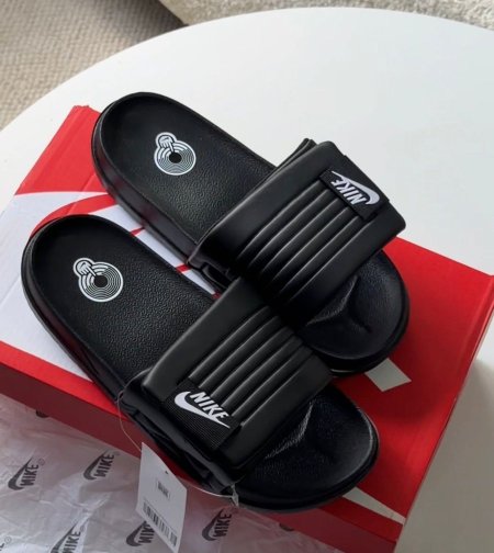 اسود شعار ابيض