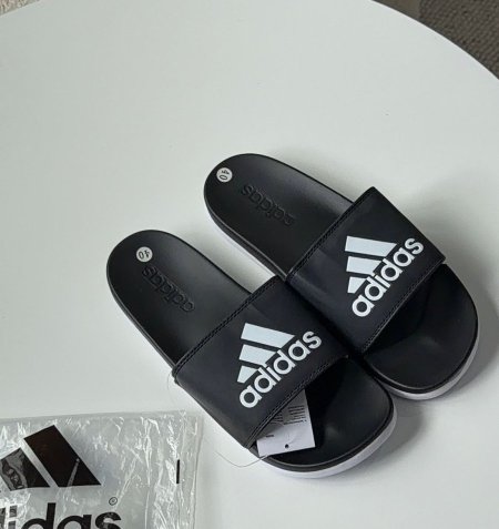 اسود شعار ابيض