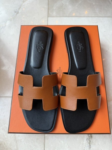 بني ارضيه اسود