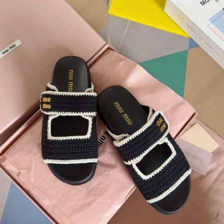 كعب miu miu