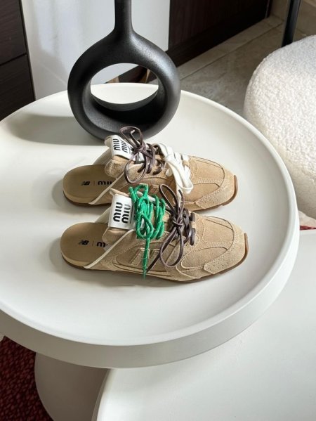 سليبر miu miu / new balance